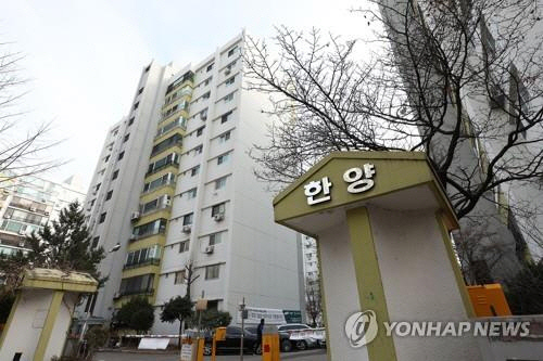신탁방식 재건축을 추진 중인 여의도 한양 아파트. 사진 연합뉴스